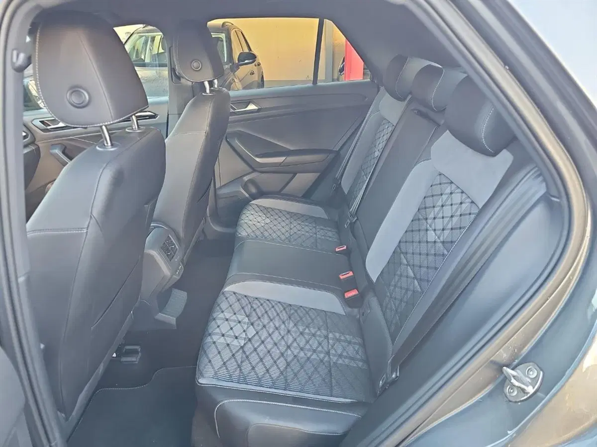Volkswagen T-Roc usata a Lecco (12)