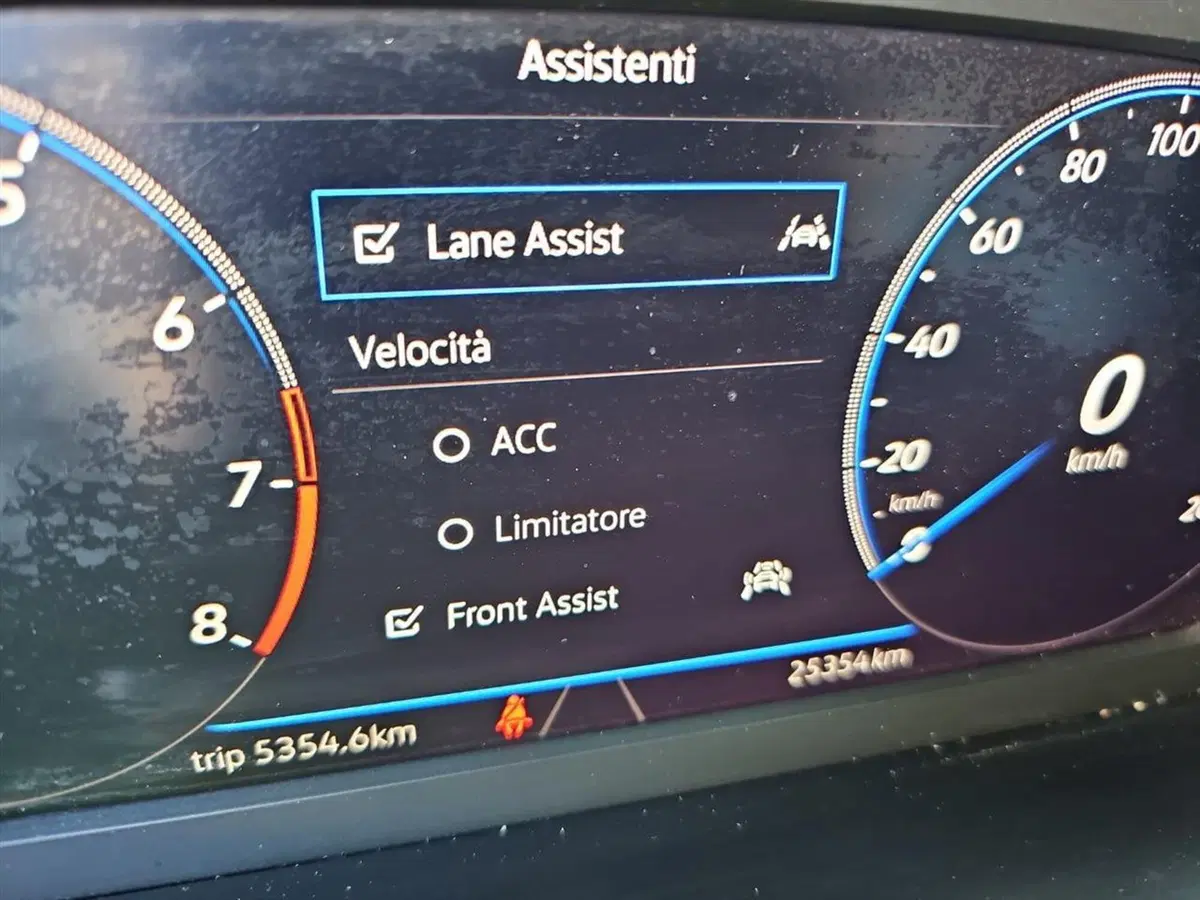 Volkswagen T-Roc usata a Lecco (16)