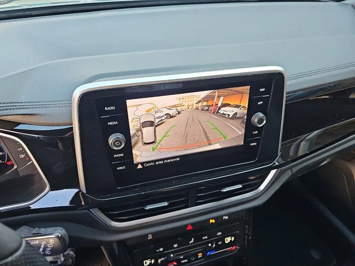 Volkswagen T-Roc usata a Lecco (17)