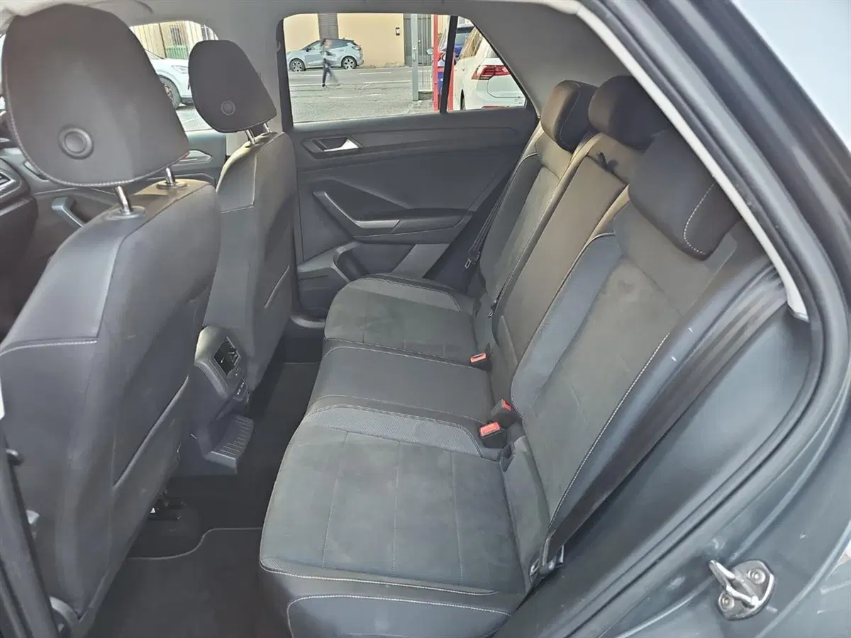 Volkswagen T-Roc usata a Lecco (12)