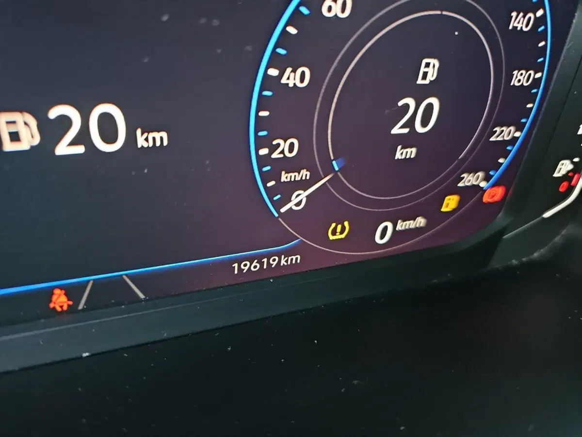 Volkswagen T-Roc usata a Lecco (15)