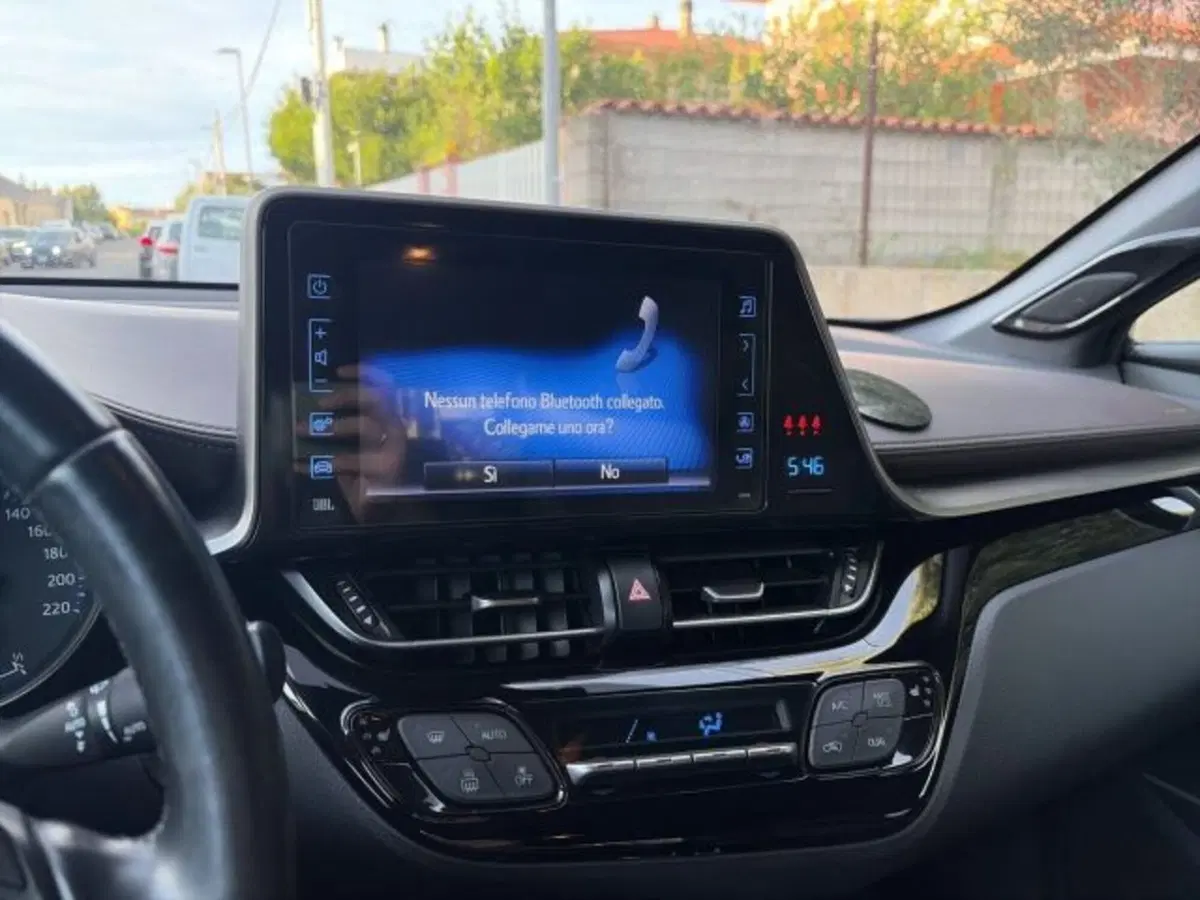 Toyota Toyota C-HR usata a Sassari (8)