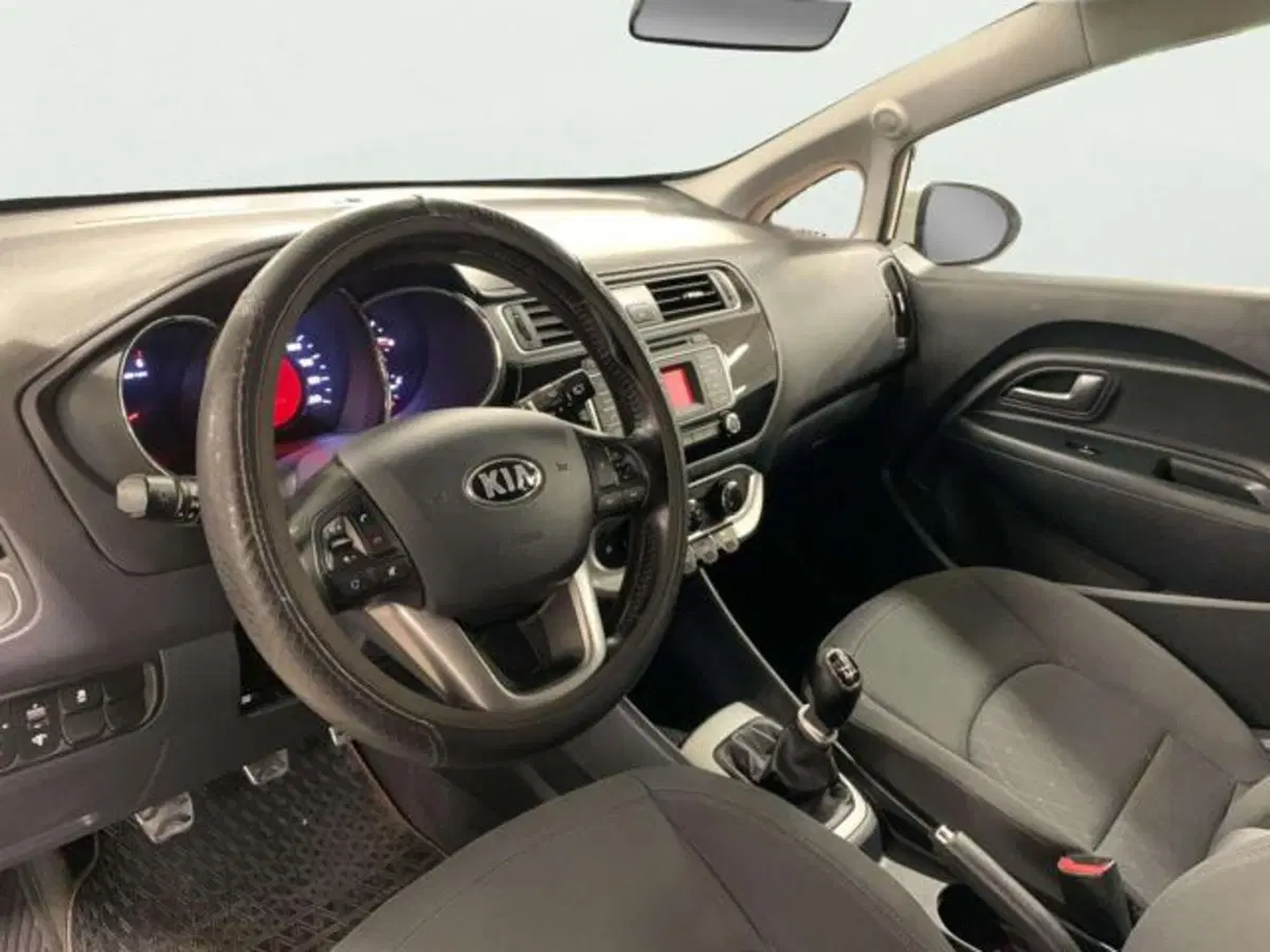 Kia Rio usata a Firenze (12)