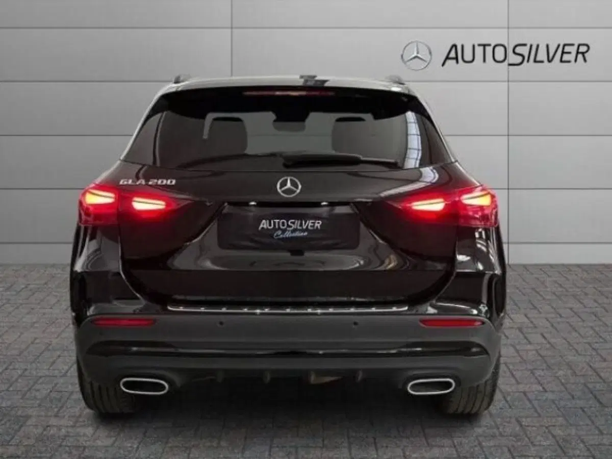 Mercedes-Benz GLA SUV nuova a Verona (4)
