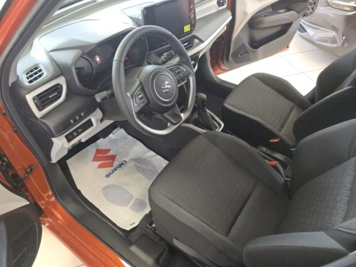 Suzuki Swift nuova a Reggio Emilia (9)