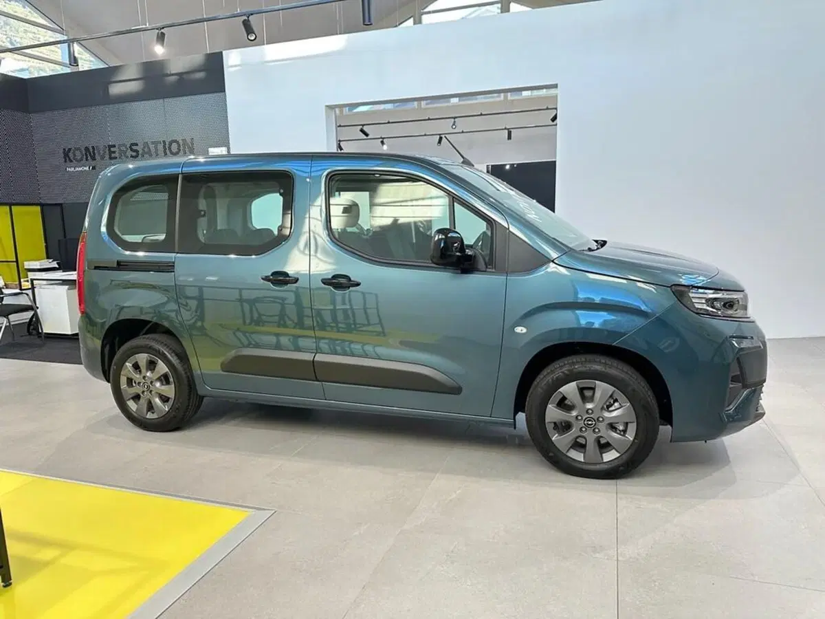 Opel Combo nuova a Sondrio (6)