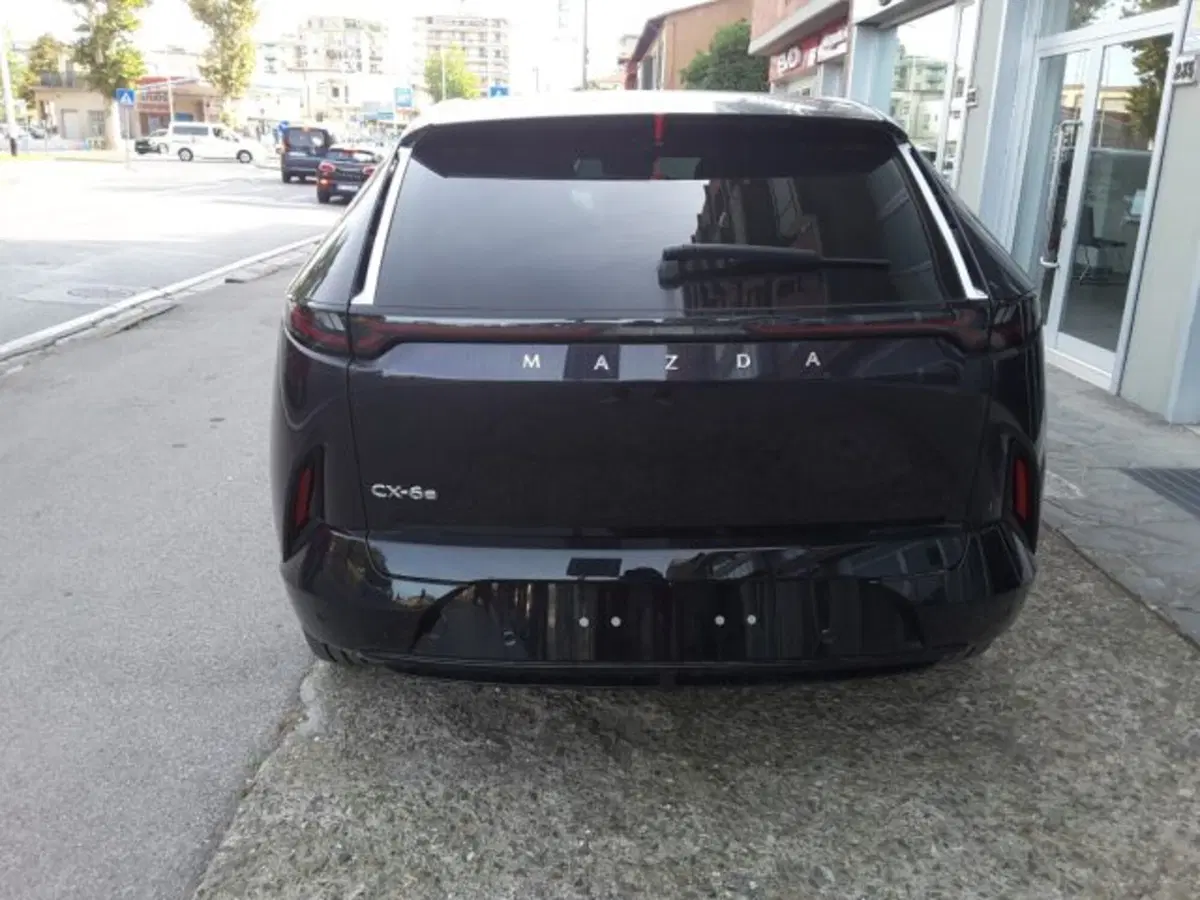 Mazda CX-6e nuova a Firenze (12)