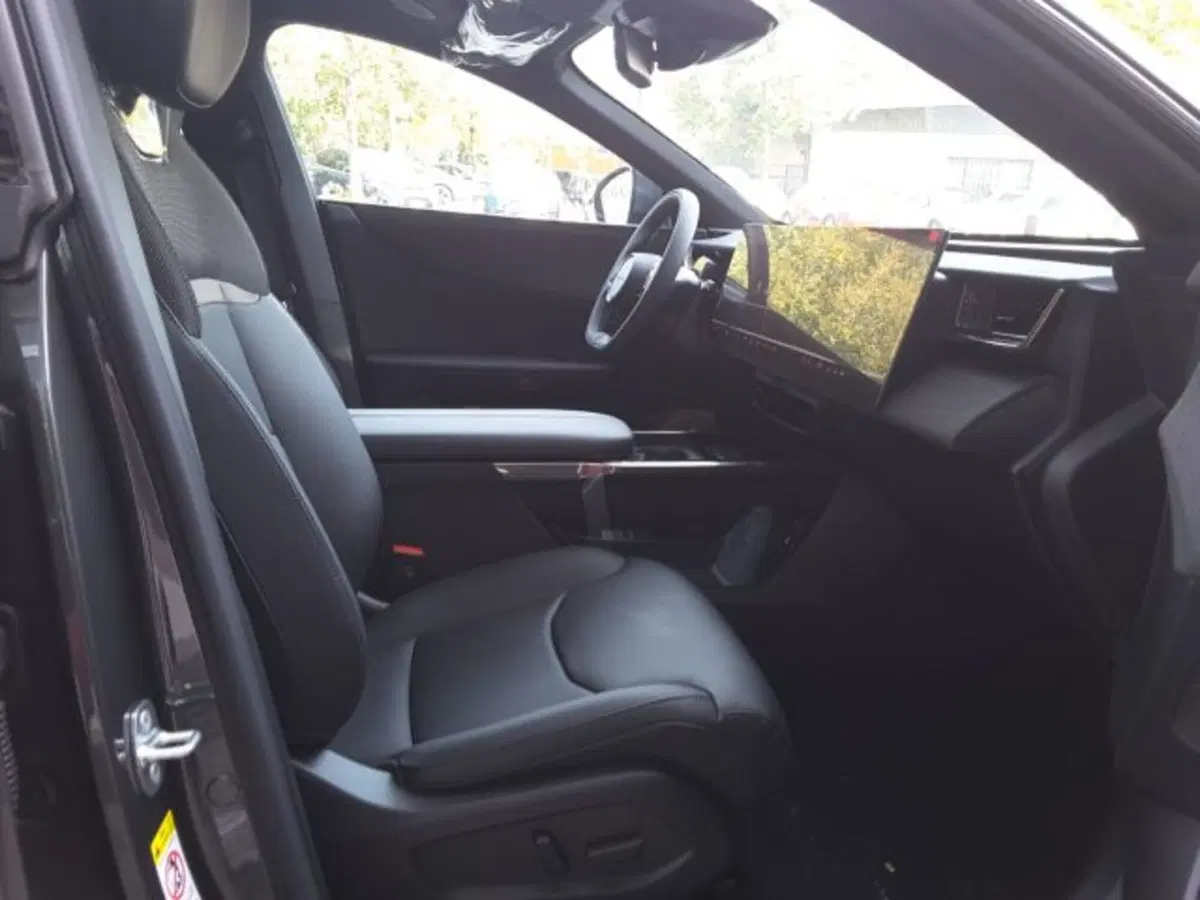 Mazda CX-6e nuova a Firenze (11)