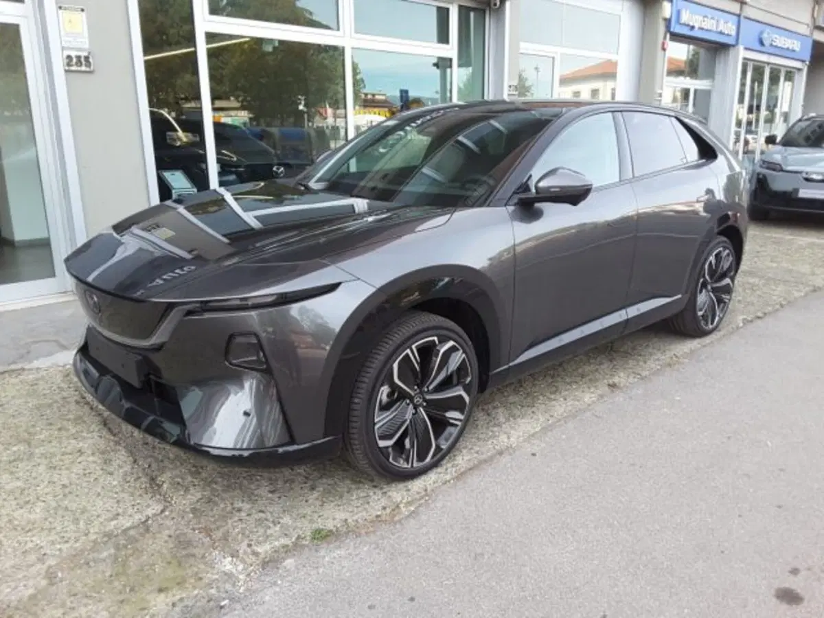 Mazda CX-6e nuova a Firenze (2)
