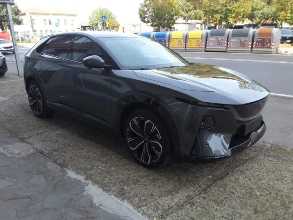 Mazda CX-6e nuova a Firenze (4)