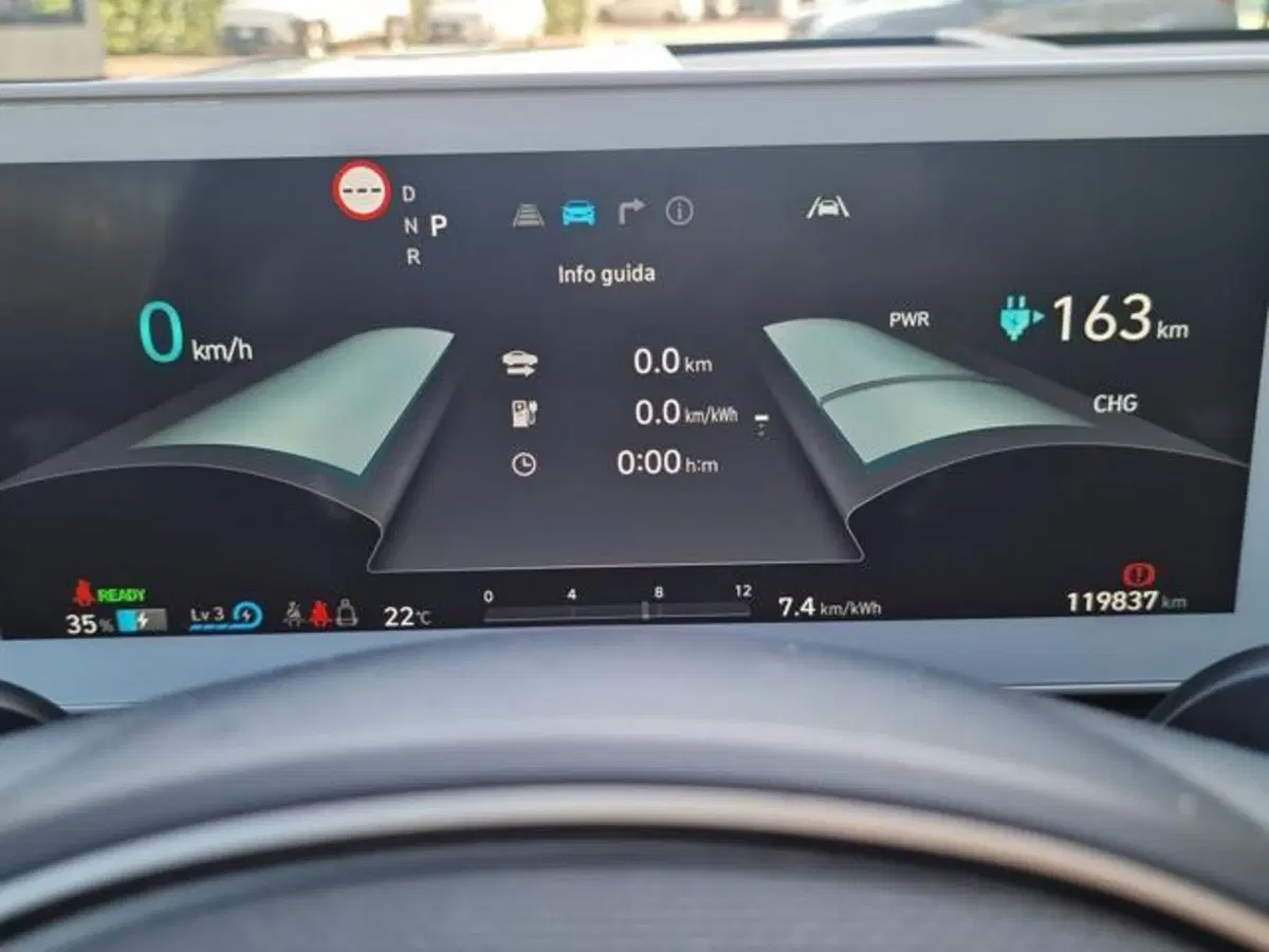 Hyundai Ioniq 5 usata a Salerno (11)