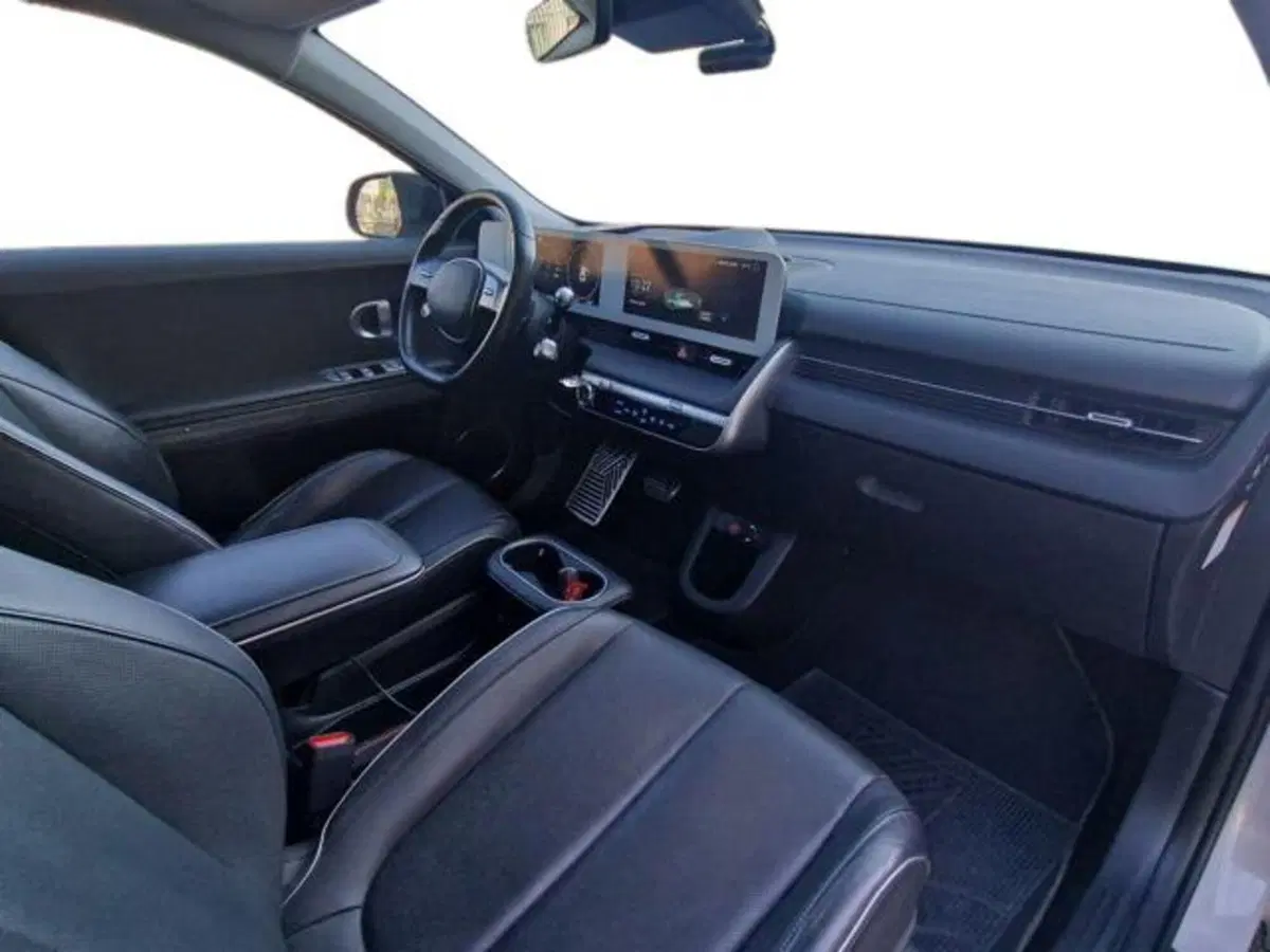 Hyundai Ioniq 5 usata a Salerno (13)