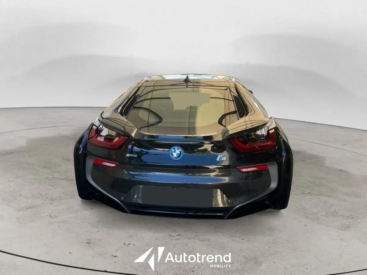 BMW i8 Coupé usata a Bari (3)