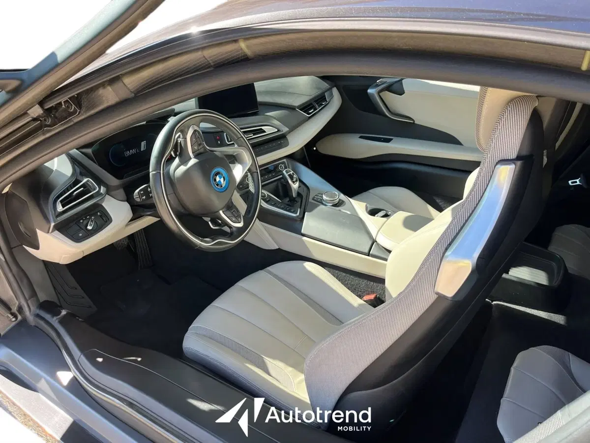 BMW i8 Coupé usata a Bari (4)