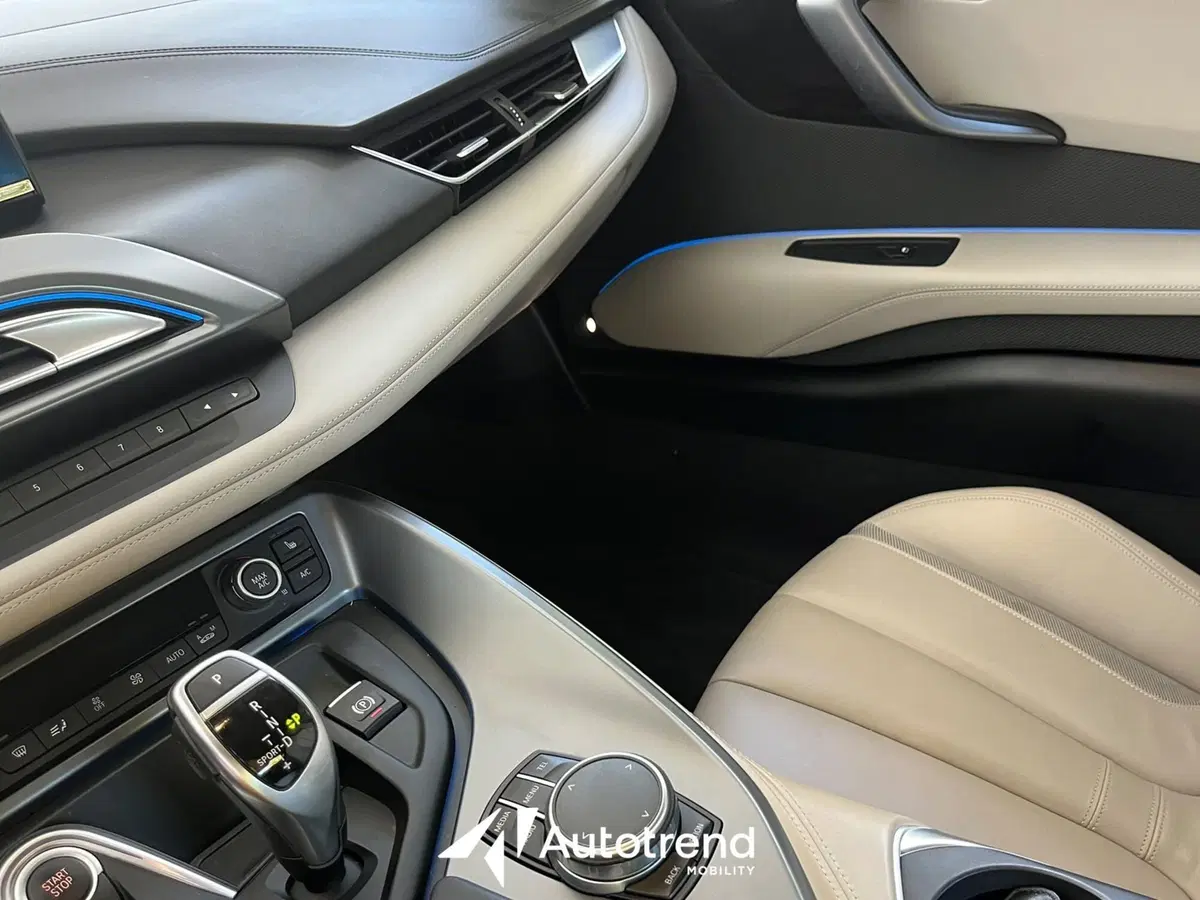 BMW i8 Coupé usata a Bari (7)