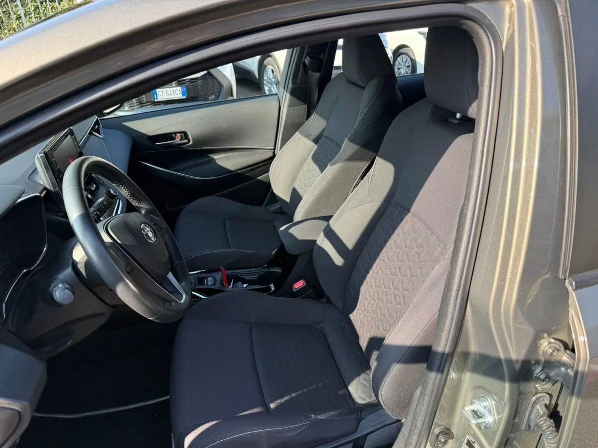 Toyota Corolla Touring Sports usata a Piacenza (14)