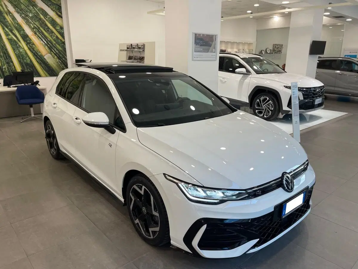 Volkswagen Golf Variant usata a Napoli