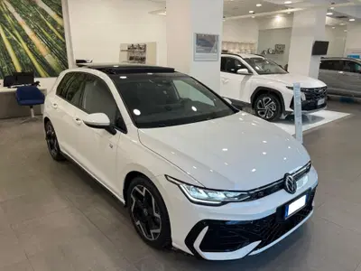 Volkswagen Golf Variant 1.5 etsi R-Line 115cv dsg del 2024 usata a Castellammare di Stabia