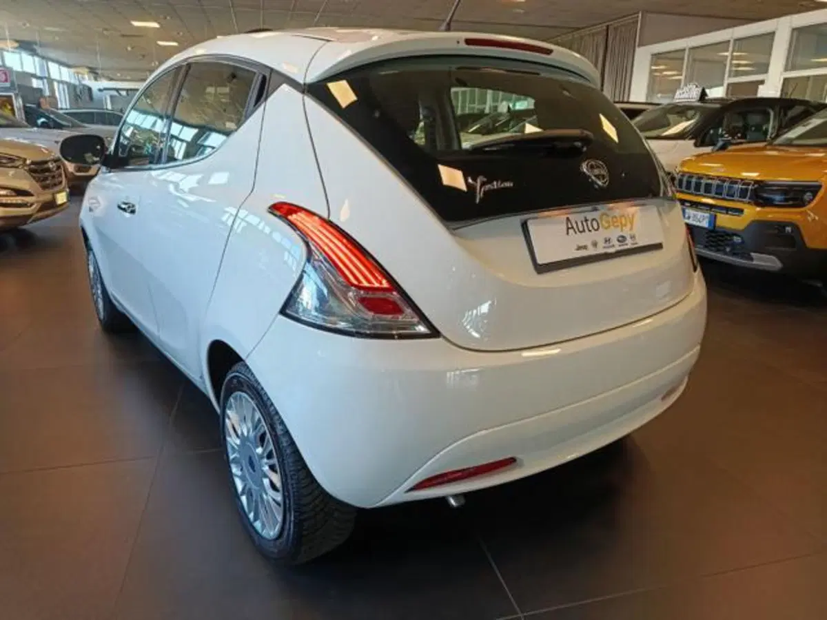 Lancia Ypsilon usata a Modena (6)