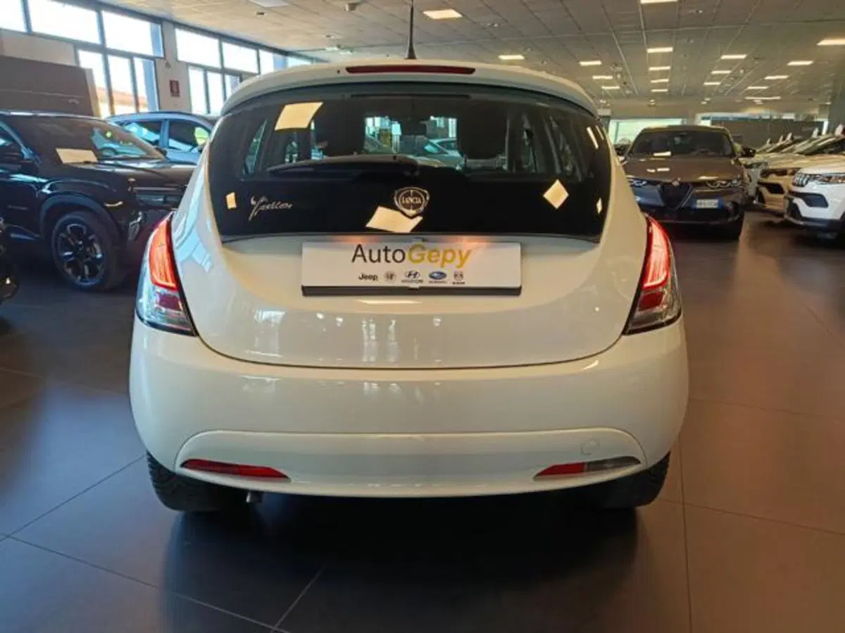 Lancia Ypsilon usata a Modena (7)