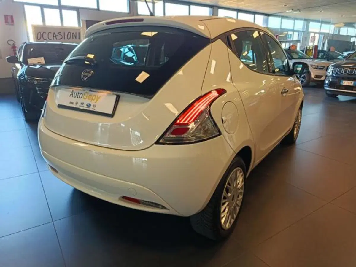 Lancia Ypsilon usata a Modena (8)