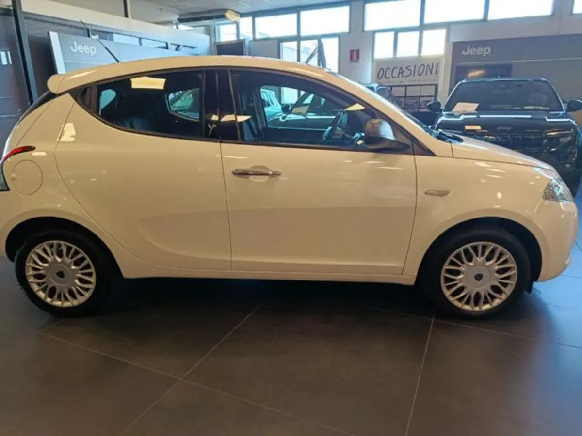 Lancia Ypsilon usata a Modena (9)