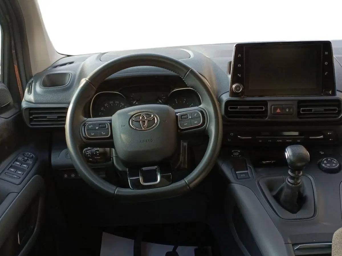 Toyota Proace City Verso usata a Milano (8)