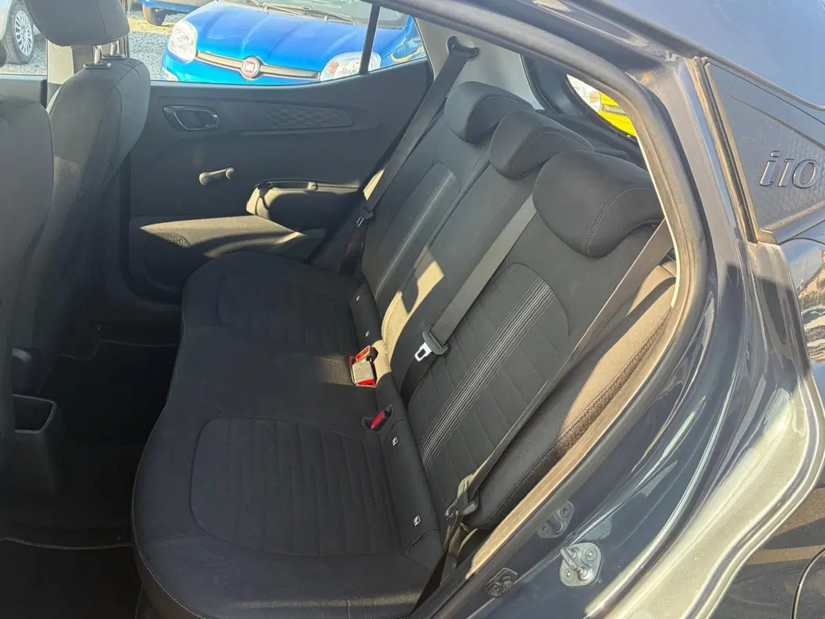 Hyundai i10 usata a La Spezia (12)
