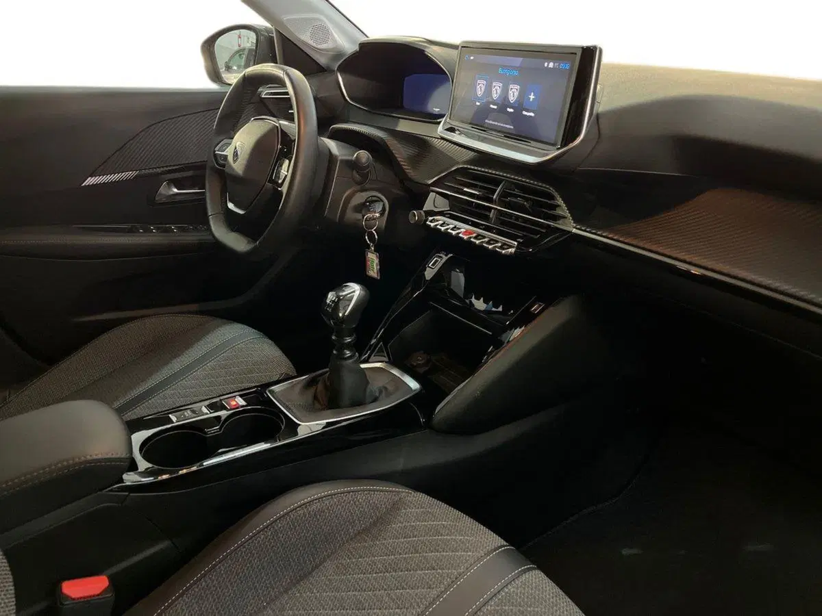 Peugeot 208 usata a Bari (9)
