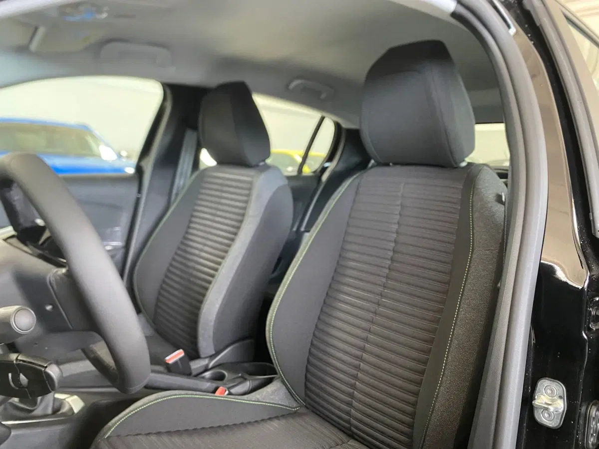 Peugeot 208 usata a Bari (12)