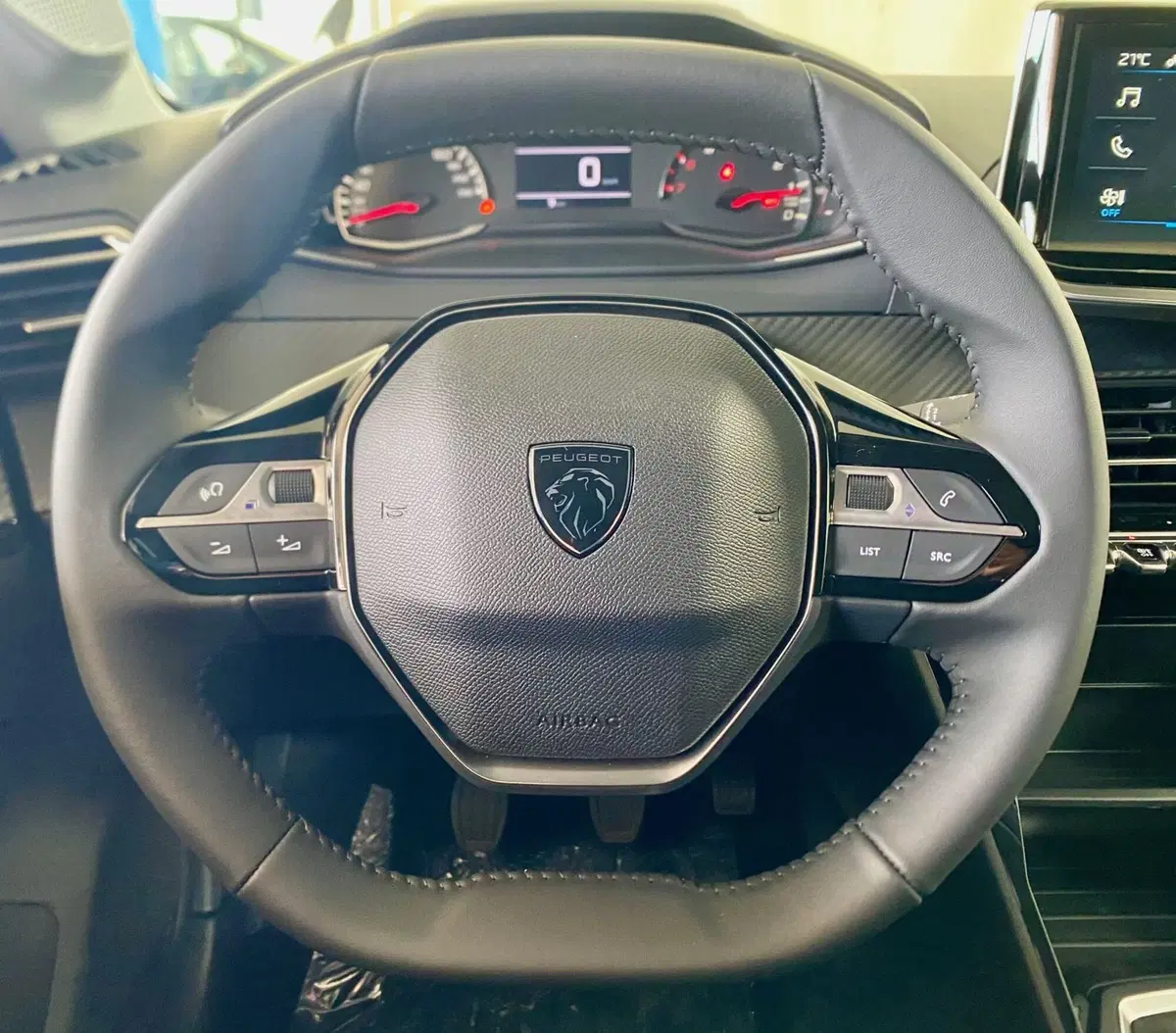 Peugeot 208 usata a Bari (15)
