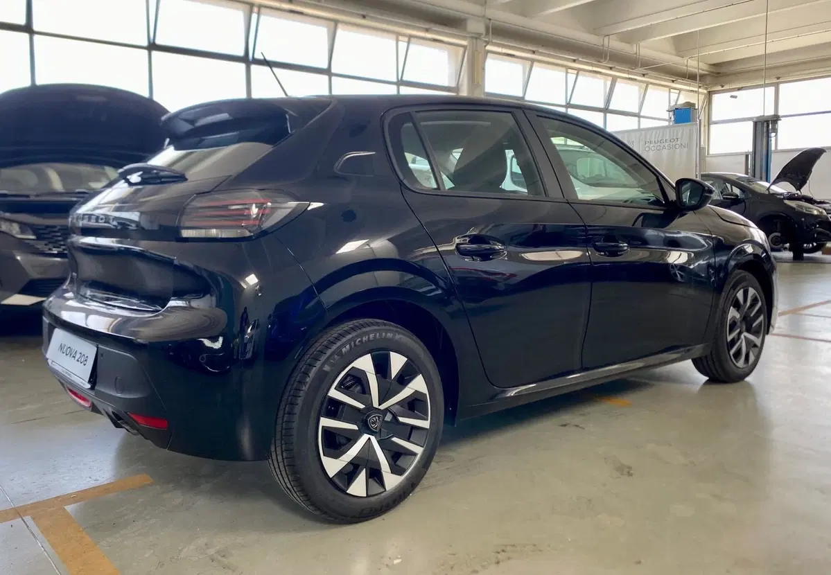 Peugeot 208 usata a Bari (8)