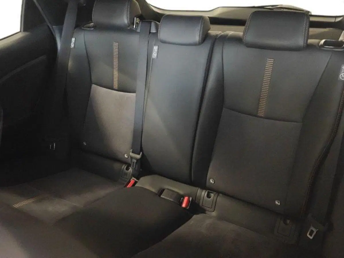 Lexus LBX usata a Genova (11)