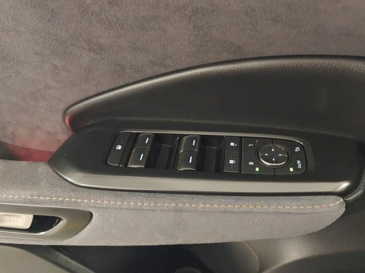 Lexus LBX usata a Genova (19)