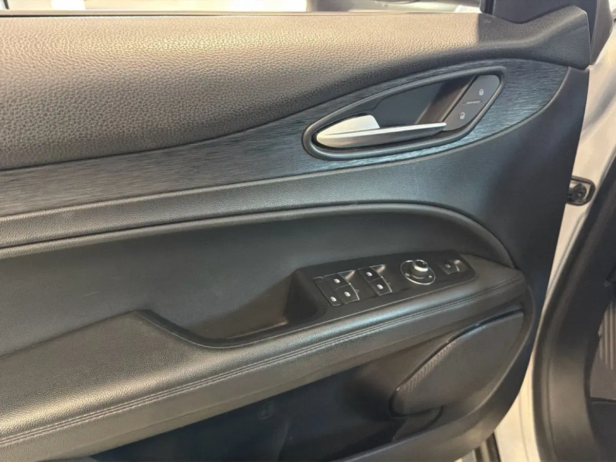 Alfa Romeo Stelvio usata a Pisa (12)