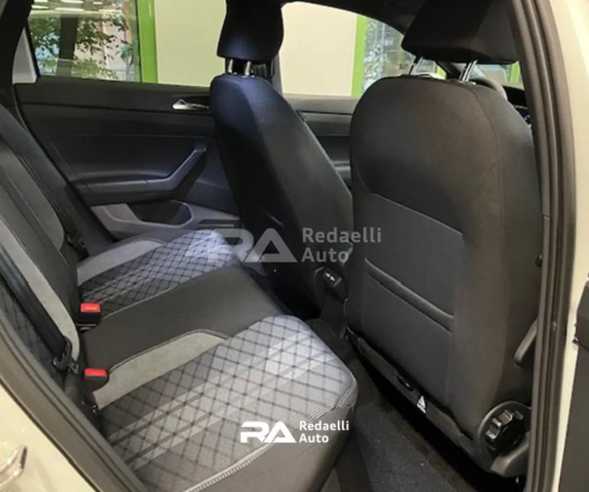 Volkswagen Polo nuova a Lecco (8)