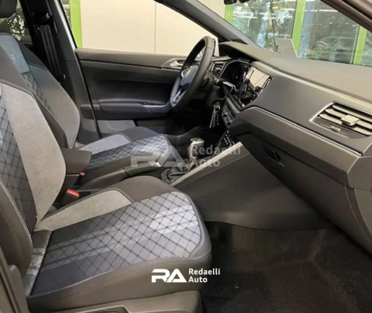 Volkswagen Polo nuova a Lecco (9)