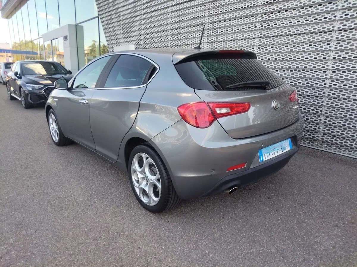 Alfa Romeo Giulietta usata a Modena (4)