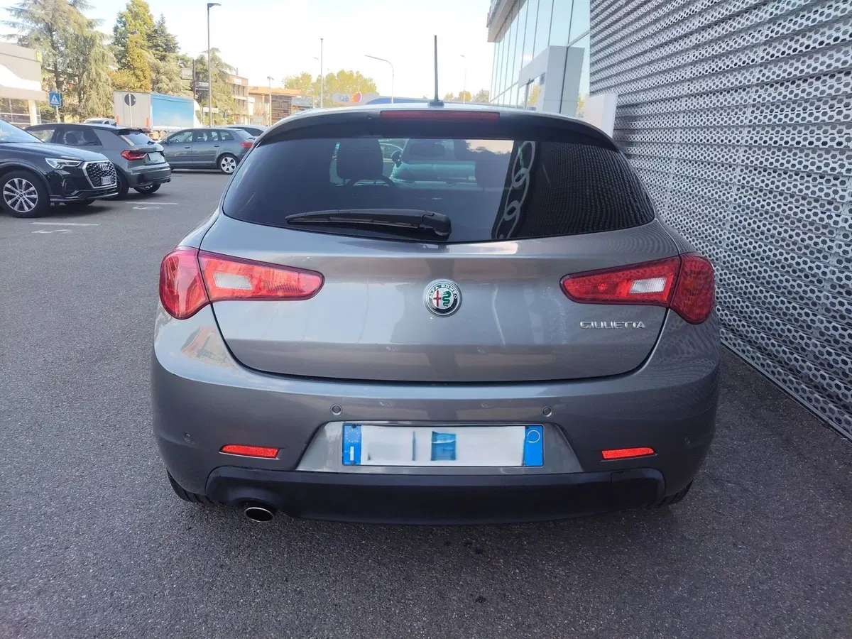 Alfa Romeo Giulietta usata a Modena (5)