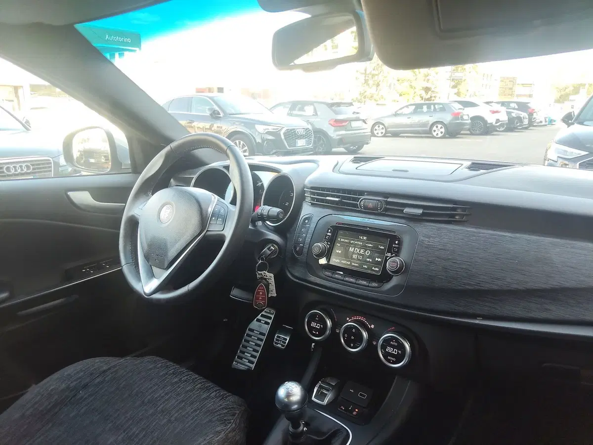 Alfa Romeo Giulietta usata a Modena (8)