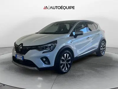 Renault Captur Full Hybrid E-Tech 145 CV Techno Fast Track del 2023 usata a Roma