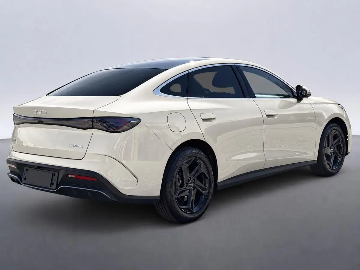 Byd Seal 6 DM-i nuova a Bologna (7)