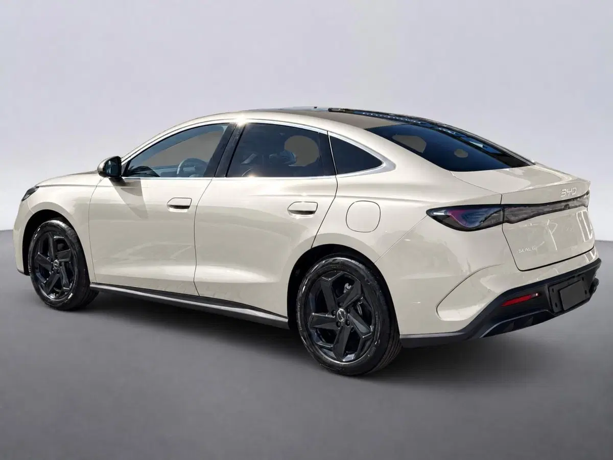 Byd Seal 6 DM-i nuova a Bologna (6)