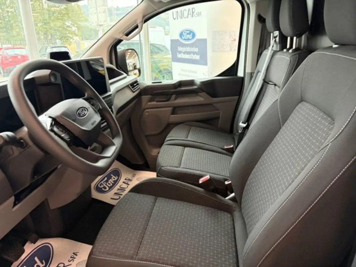 Ford E-Transit Custom Furgone nuova a Cuneo (11)