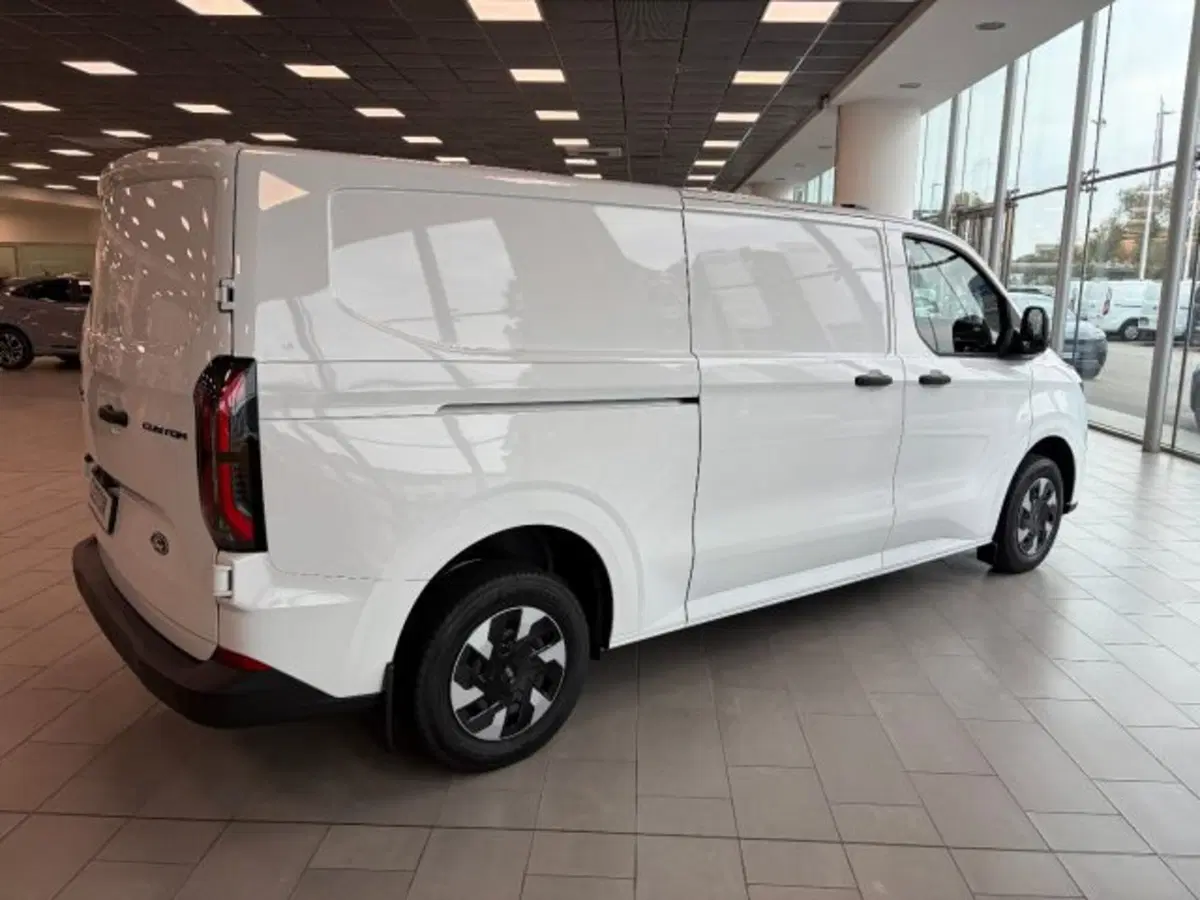 Ford E-Transit Custom Furgone nuova a Cuneo (4)