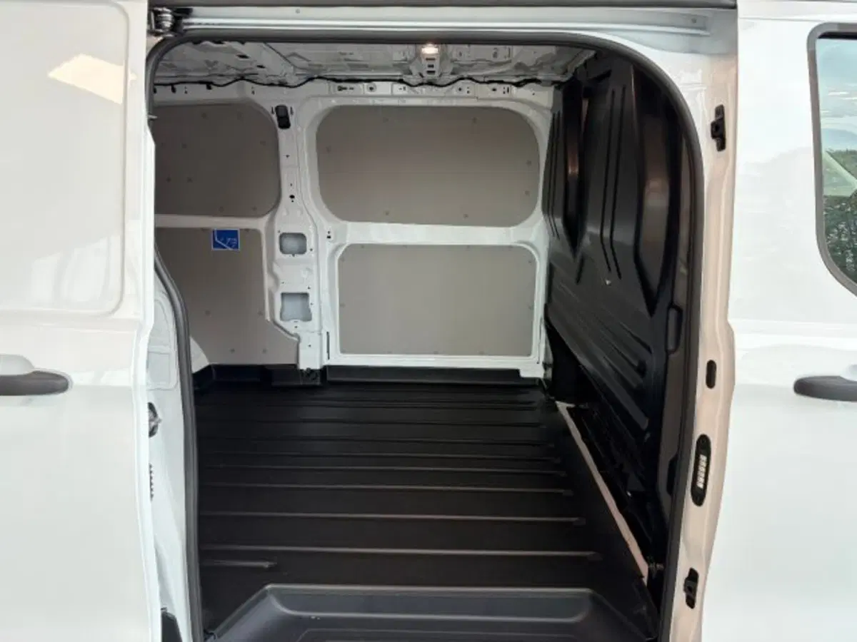 Ford E-Transit Custom Furgone nuova a Cuneo (7)