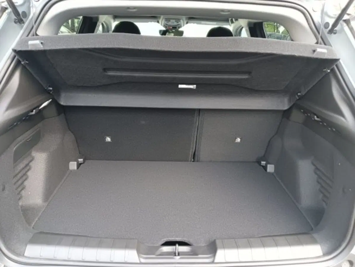 Jeep Avenger nuova a Brescia (18)