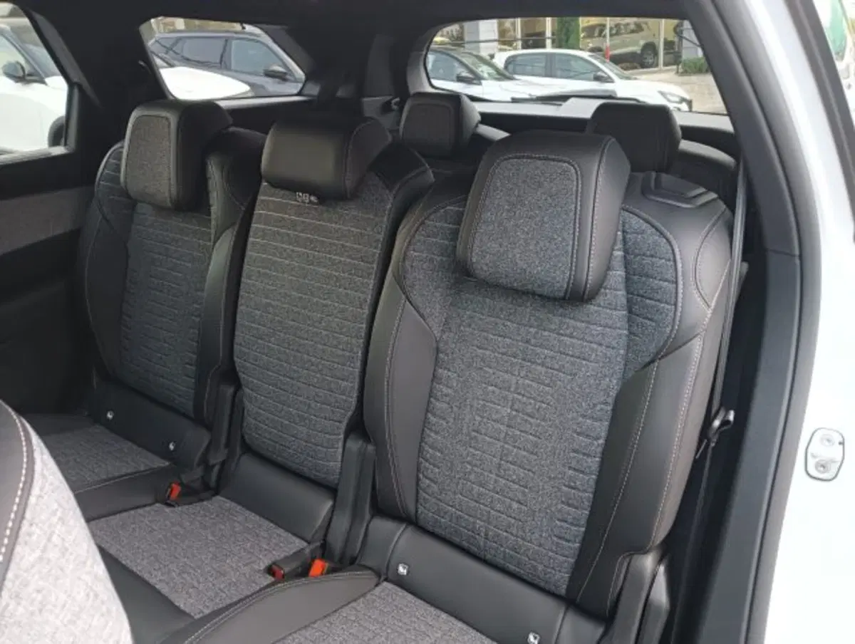 Peugeot 5008 nuova a Brescia (10)