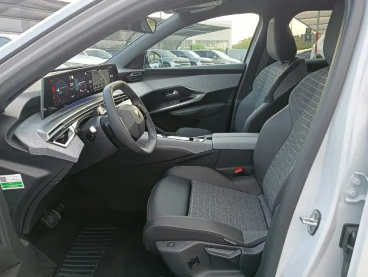 Peugeot 5008 nuova a Brescia (20)