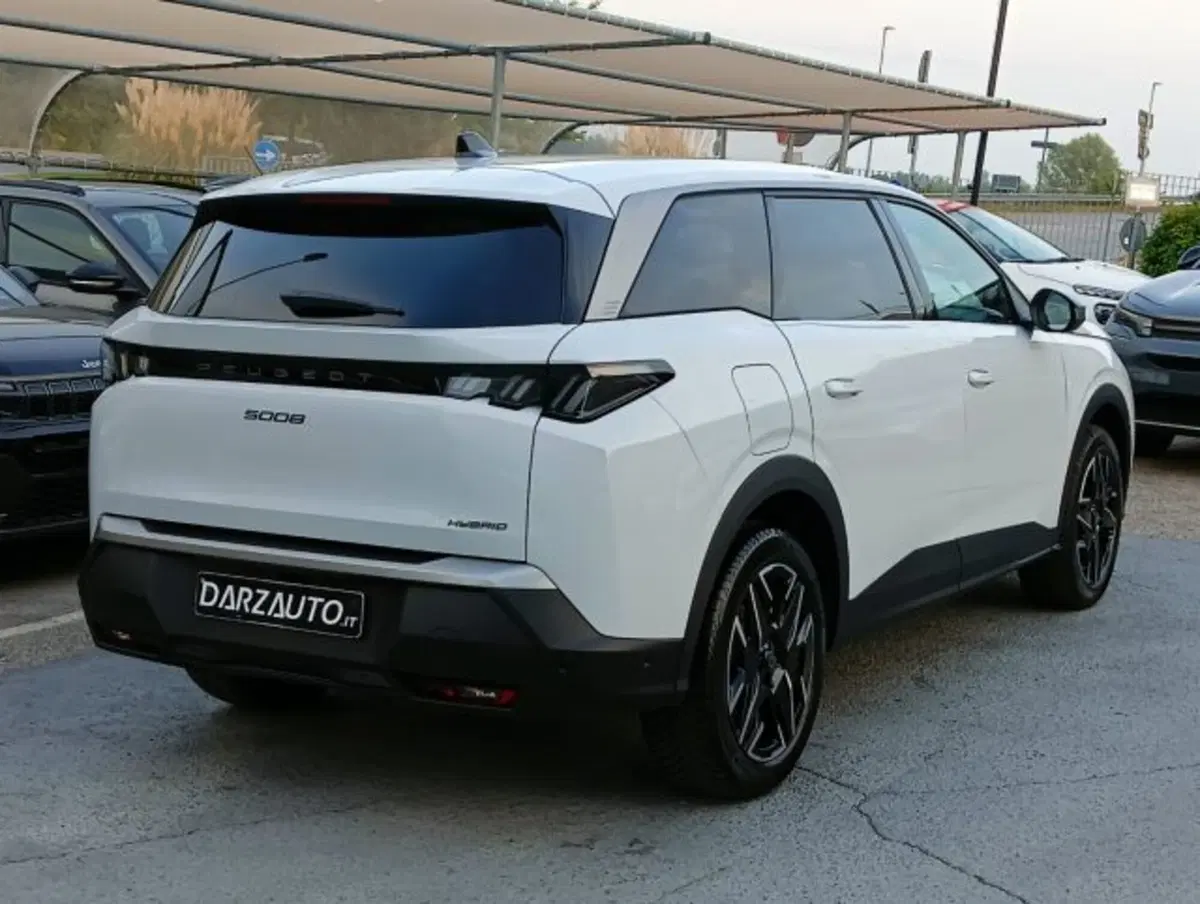 Peugeot 5008 nuova a Brescia (5)